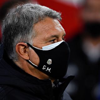 "Tata" Martino critica al arbitraje tras derrota de México ante Gales