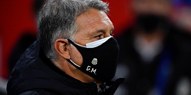 "Tata" Martino critica al arbitraje tras derrota de M&eacute;xico ante Gales