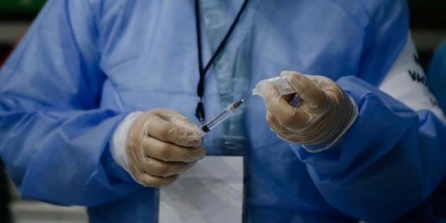 COVID-19 en Jalisco: Pese a tener cita, lo ponen a hacer fila y se va sin vacuna