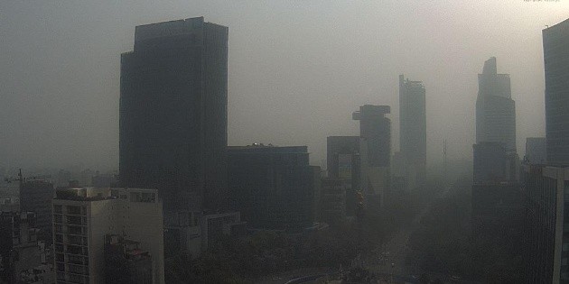 Reportan tolvanera en varias zonas de CDMX por fuertes vientos