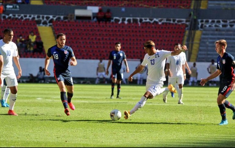 Durante el encuentro, la afición presente en el Estadio Jalisco, en su mayoría apoyó a la Selección de Honduras. TWITTER / @FenafuthOrg