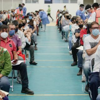 Aplican 50 mil dosis anti COVID-19, durante vacunación dominical en Guadalajara