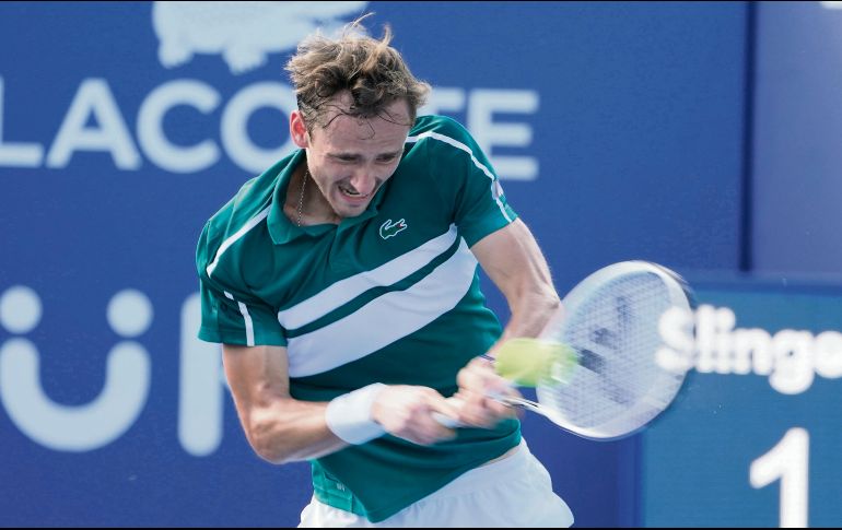 PROBLEMAS. Daniil se acalambró en los últimos instantes del enceuntro. AP