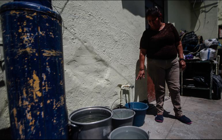 Persiste la falta de agua en otros puntos de la metrópoli. EL INFORMADOR/G. GALLO