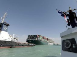 Calculan que las pérdidas por el bloqueo oscilan entre los 12 y 15 millones de dólares diarios. EFE/Autoridad del Canal de Suez