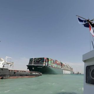 Canal de Suez: reanudan la navegación en la vía tras desatorar al "Ever Given"