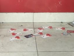 Un reporte hecho al C5 Guadalajara informó de dos hombres que se hallaban en un banco, donde se aseguraron tarjetas. ESPECIAL/Policía de Guadalajara