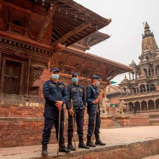 Nepal, asfixiado por la contaminación, es obligado a cerrar sus escuelas