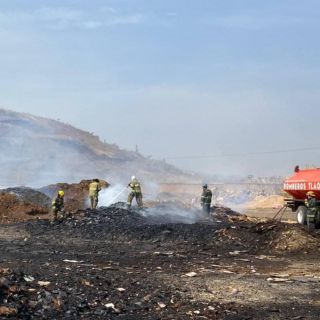 Seguridad en Jalisco: Liquidan incendio en predio con desecho de tarimas en San Agustín