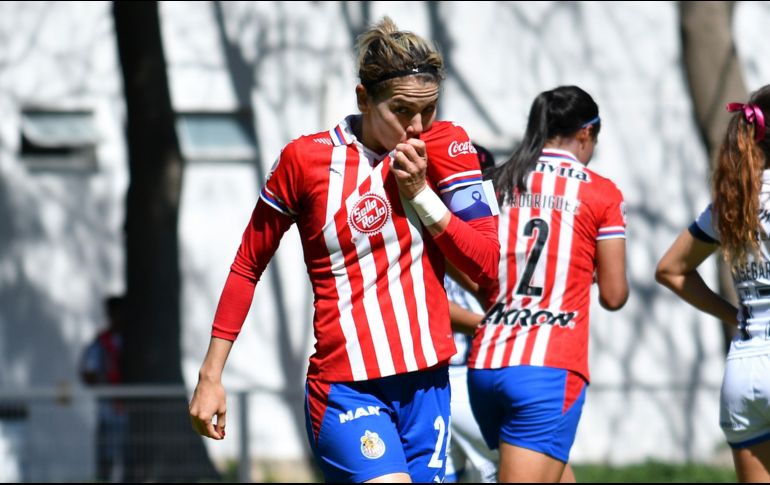 OLFATO Y AMOR. Apasionada de Chivas, Cervantes se ha convertido en el referente del Rebaño femenil. IMAGO7