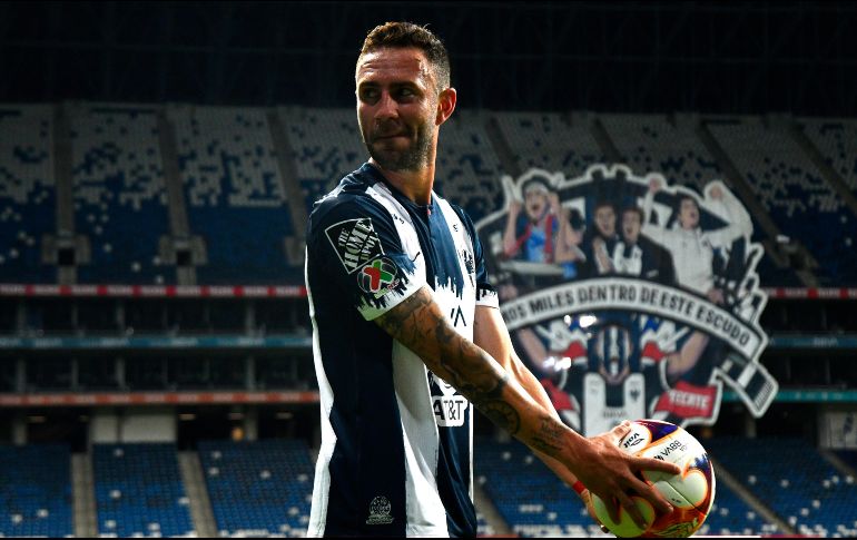 ''Hermano, la gente aquí en México te quiere ver... tú dices!!! Banda, nomas no me lo presionen mucho por favor, déjenlo tranquilo!!'', escribió Layún en sus redes sociales. IMAGO7