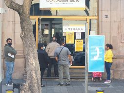 El gobierno de Guadalajara recuerda que es necesario el uso de cubrebocas debidamente colocado para ingresas a las oficinas municipales. EL INFRMADOR /ARCHIVO