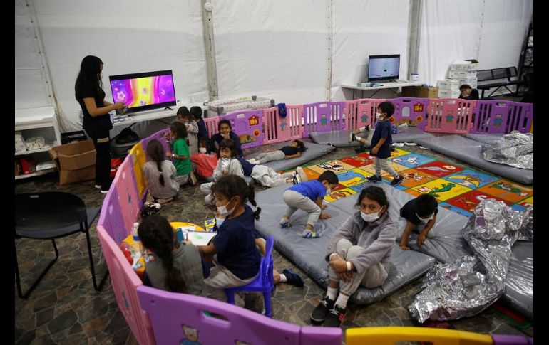 Detallan que entre 250 y 300 niños entran al centro cada día, y una cifra mucho menor sale. EFE/D. López-Mills