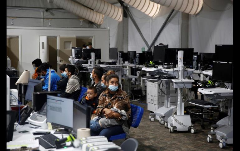 Detallan que entre 250 y 300 niños entran al centro cada día, y una cifra mucho menor sale. EFE/D. López-Mills