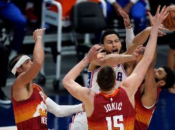 Los Nuggets jugaron con aficionados en casa por primera vez desde que se suspendió la temporada 2019-20 a mediados de marzo del año pasado por la pandemia. AP