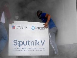 México ha recibido 900 mil dosis de la vacuna rusa Sputnik V en tres embarques. AFP / ARCHIVO