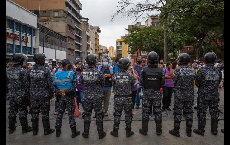 Por segundo año se prohibió la tradicional aglomeración frente la Basílica de Santa Teresa, en el centro de Caracas, y la imagen fue trasladada a bordo del 