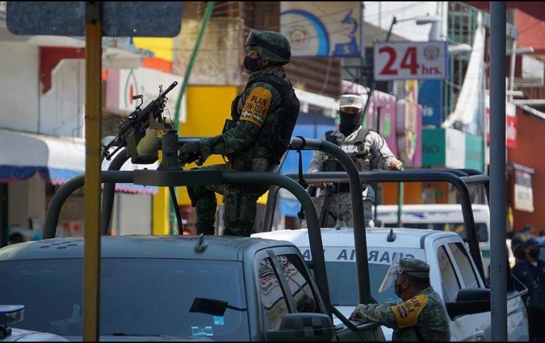 Efectivos del Ejército y de la Guardia Nacional recorren la ciudad de Tapachula, Chiapas. EFE/J. Blanco