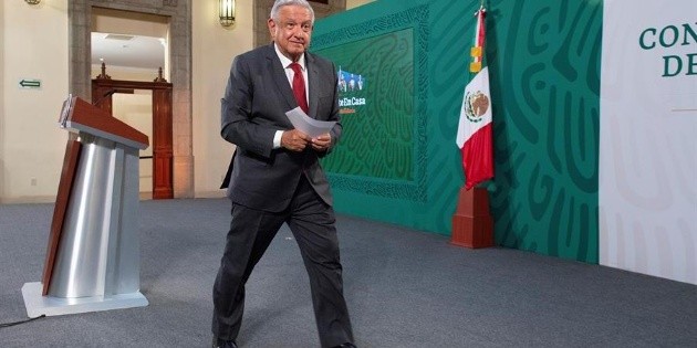 AMLO: Adversarios quieren mandarme, pero no soy ni t&iacute;tere, ni un pelele