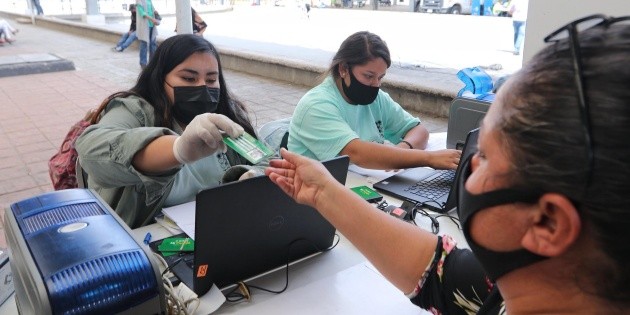 Entregan los primeros 200 apoyos de Mi Pasaje para jefas de familia