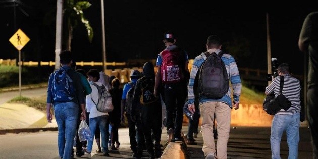 Lanzan a dos ni&ntilde;as ecuatorianas desde lo alto del muro fronterizo M&eacute;xico-EU