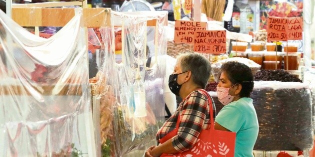 Demora de las vacunas amenaza recuperaci&oacute;n del comercio global