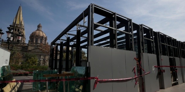 Tratamiento de agua, escaleras y elevadores, entre fallas de la L&iacute;nea 3