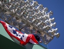 En este día de apertura de la temporada, el presidente Biden insiste en la importancia de usar cubrebocas y seguir otras restricciones sanitarias para evitar la propagación del coronavirus. EFE / C. J. Gunter