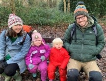 Lee y Louise esperan que al compartir el cuidado de los niños a partes iguales sean un buen modelo para sus hijos. LEE HARMAN