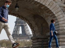 Los franceses no podrán alejarse más de 10 kilómetros de su domicilio sin justificación y los comercios no esenciales serán cerrados en todo el país. AP / M. Euler