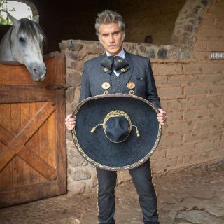 Alejandro Fernández será reconocido con premio en los Latin AMAs