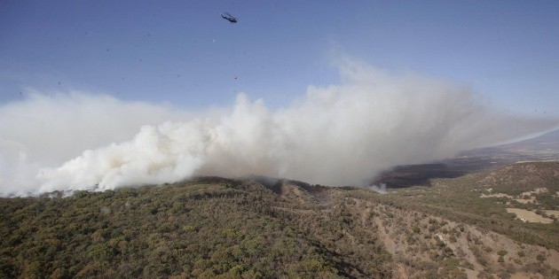 La Primavera: Controlan tres frentes del incendio en Las Canoas