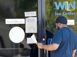 Cada vez se presentan menos peticiones de subsidios por desempleo. AP