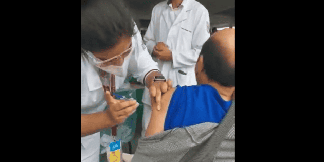 Ahora aplican "vacuna" con jeringa vac&iacute;a a adulto mayor en CDMX