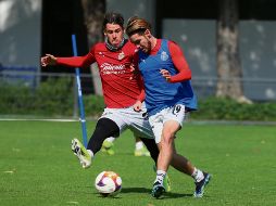 JESÚS ANGULO Y CRISTIAN CALDERÓN. El primero va de inicio, mientras “Chicote” sale a la banca. CORTESÍA/@CHIVAS