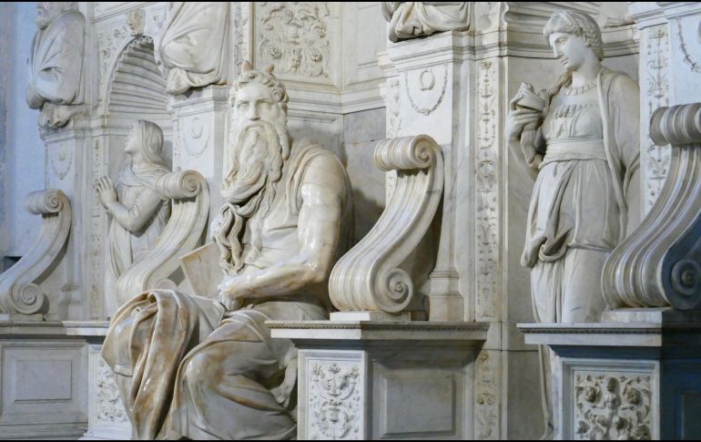 En la basílica de San Pedro encadenado de Roma, destaca la célebre escultura de Moisés. PIXABAY