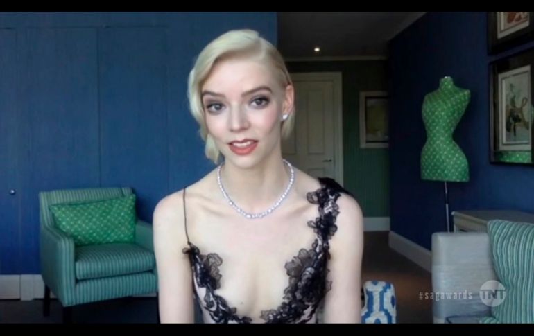 Anya Taylor-Joy se ha posicionado como una de las favoritas en las recientes alfombras rojas virtuales. AP