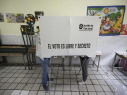 Advierten que el cambio constante de camiseta entre los aspirantes puede confundir al electorado, generar más indecisos o apatía por participar en las votaciones. EL INFORMADOR/ARCHIVO