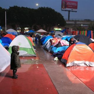 Denuncian "precarias" condiciones en campamento migrante de Tijuana