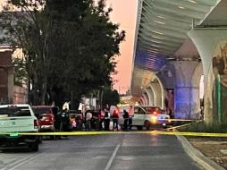 Uno de los oficiales recibió un impacto en uno de sus hombros, mientras que la policía mujer que lo acompañaba recibió un balazo en el pómulo. ESPECIAL