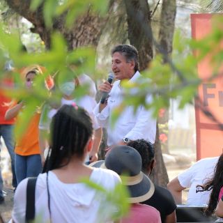 Frangie Saade presenta propuestas en Parques de Tesistán