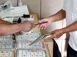 Advierten que el cambio constante de camiseta entre los aspirantes puede confundir al electorado. EL INFORMADOR/ARCHIVO