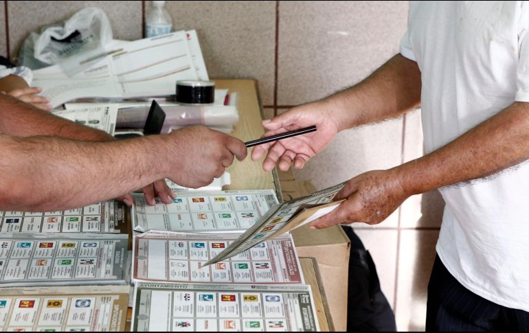 Advierten que el cambio constante de camiseta entre los aspirantes puede confundir al electorado. EL INFORMADOR/ARCHIVO