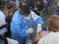 AMLO agregó que una vez que se concluya con la vacunación en adultos mayores, se iniciará en adultos menores de 60 años. EL INFORMADOR / ARCHIVO