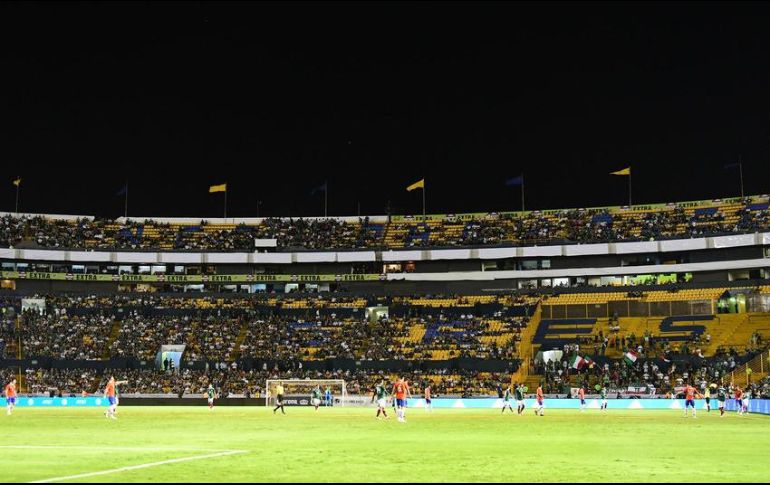Serían más de 12 mil aficionados los que podrían ingresar al estadio Universitario el próximo 10 de abril. NTX/ARCHIVO