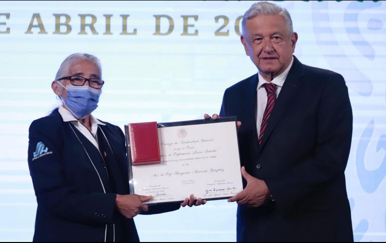 AMLO señaló que los galardonados con el Premio al Mérito Médico 2021 son un ejemplo para la sociedad mexicana. SUN / B. Fregoso