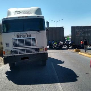 Seguridad en Jalisco: Choca el tren contra un tráiler en el Circuito Metropolitano Sur