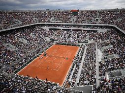 El pasado año, Roland Garros se trasladó de sus fechas tradicionales, entre finales de mayo y comienzos de junio, a septiembre, también a causa de la COVID-19. AFP / ARCHIVO
