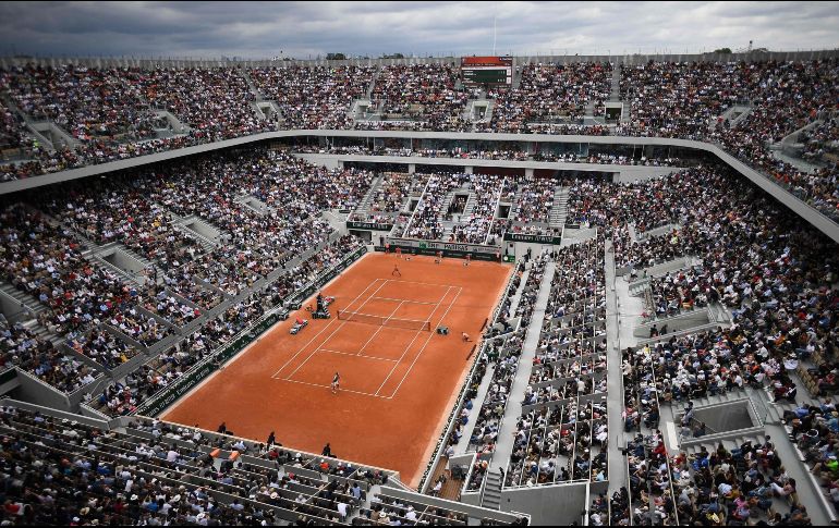 El pasado año, Roland Garros se trasladó de sus fechas tradicionales, entre finales de mayo y comienzos de junio, a septiembre, también a causa de la COVID-19. AFP / ARCHIVO