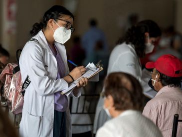 Hoy se aplicaron 6 mil 750 vacunas contra el COVID-19 en la Zona Norte de Jalisco. EFE/M. Sierra